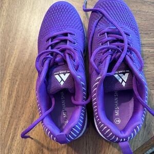 Mi Shan sha, purple and white running shoe, size 8.5/39